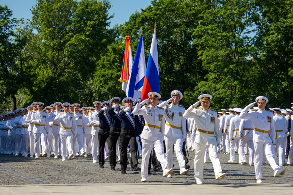 Кронштадт мероприятия июнь. Парад ВМФ В Кронштадте 2021. ВУНЦ ВМФ военно-морская Академия Кронштадт выпуск. Выпуск офицеров ВУНЦ ВМФ 2019 Кронштадт. Выпуск Академии ВМФ 2022.