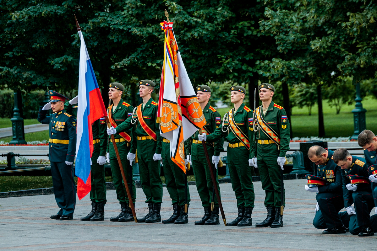 Военное командное. Московское высшее военное общевойсковое командное училище. МВВКУ Московское высшее командное училище. Выпуск молодых офицеров МВОКУ. МВВКУ Московское высшее командное училище официальный сайт.