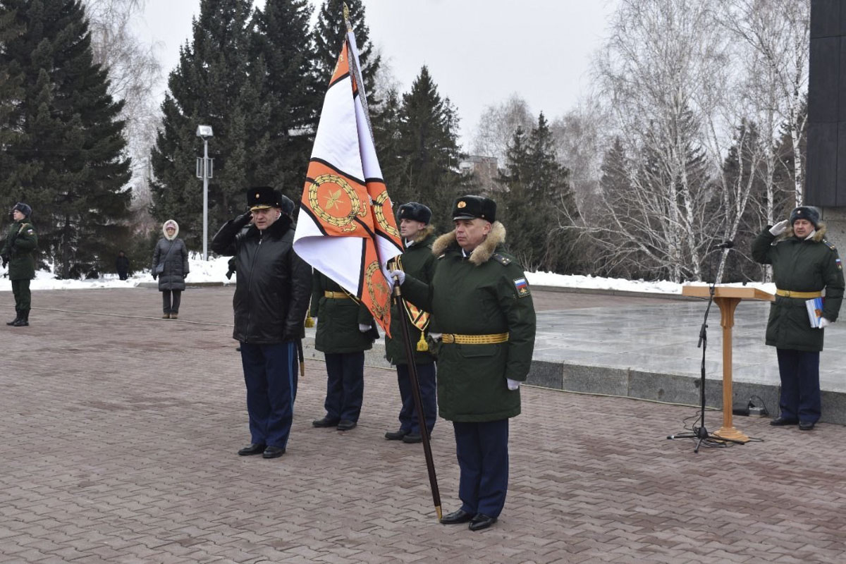 Вручение знамени. Вручение боевого Знамени. Боевое Знамя. Боевое Знамя старого образца. Вручение флага на похоронах.